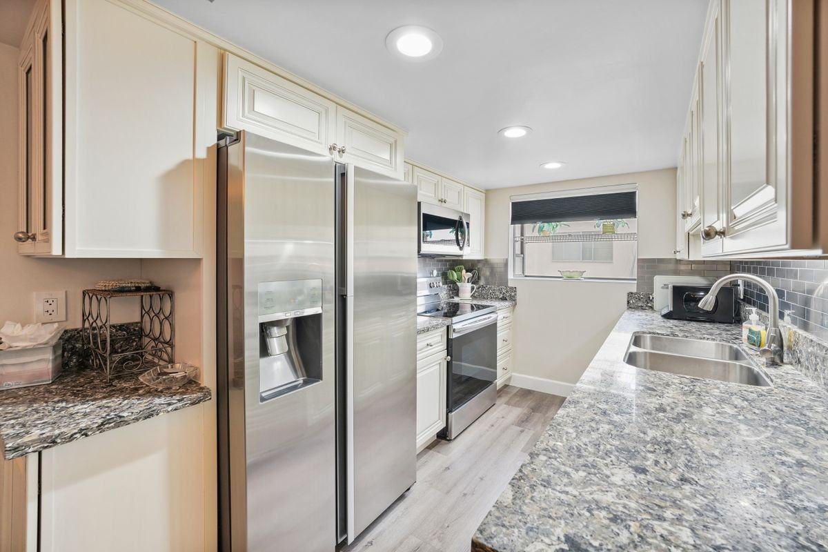 201 Ocean Ave ##4 - Photo 3 of 11