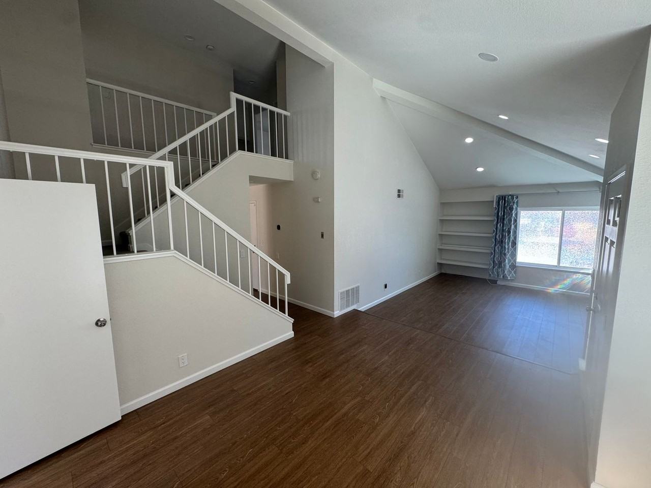 3242 Maple Leaf Ct - Photo 2 of 8
