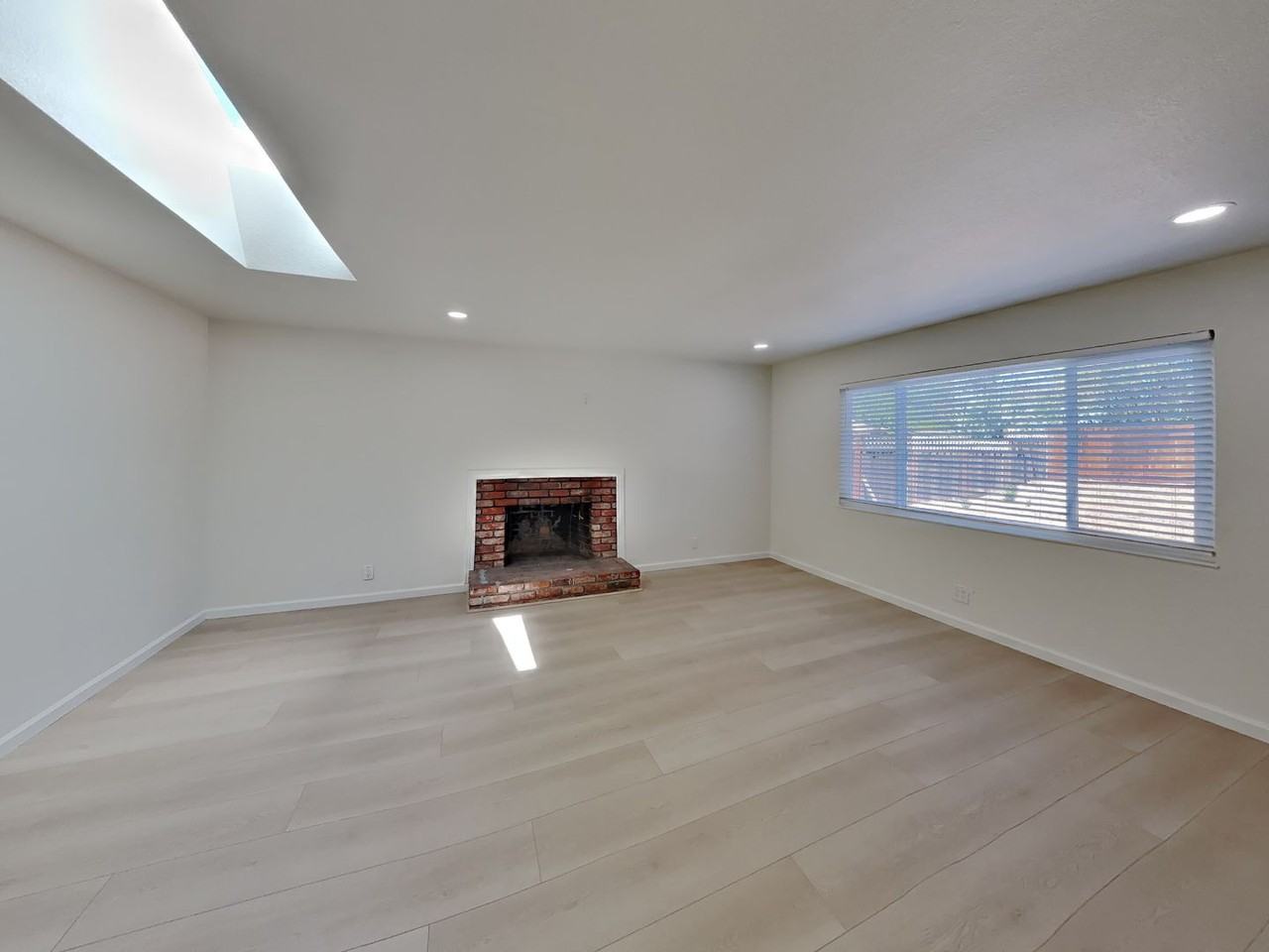 1097 Kenwal Rd - Photo 3 of 20