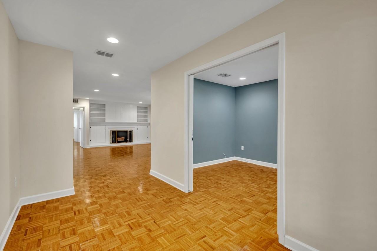 1027 Chichester St - Photo 3 of 31