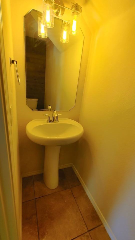 573 Creekside Ave Sw - Photo 5 of 20