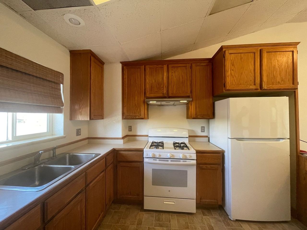 5953 S Broadway St #C - Photo 3 of 30