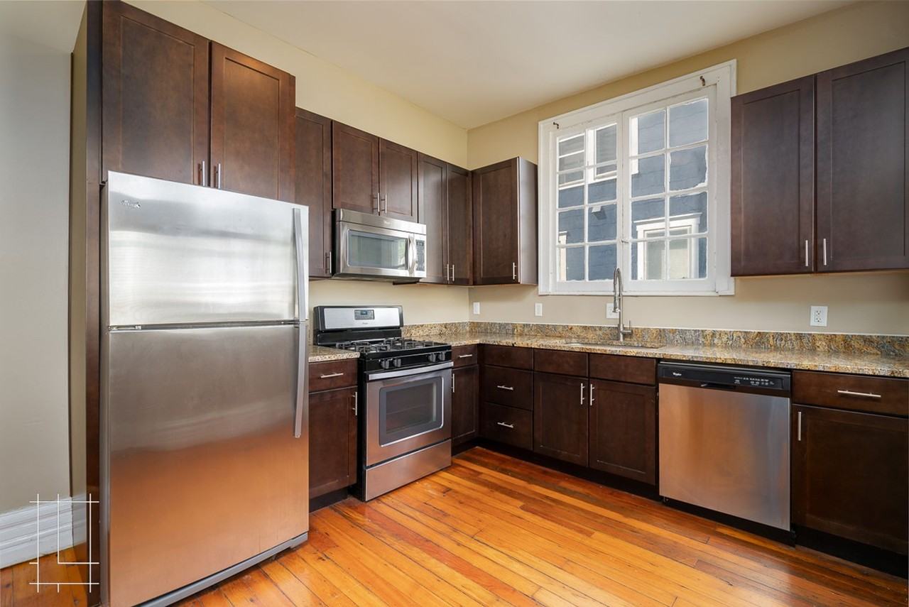 216 W. Hubbard Ave - Photo 2 of 50