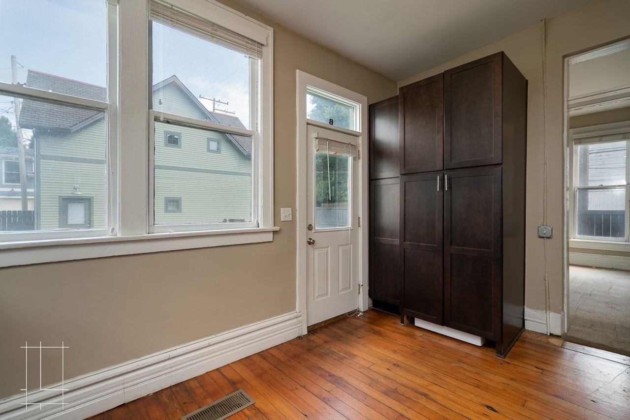 216 W. Hubbard Ave - Photo 3 of 50