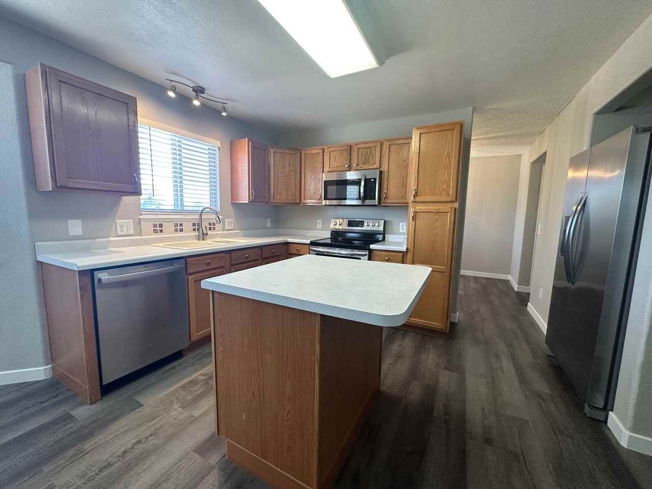 2290 Lisa Dr - Photo 2 of 24