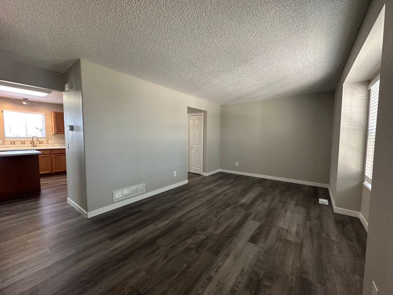 2290 Lisa Dr - Photo 3 of 24