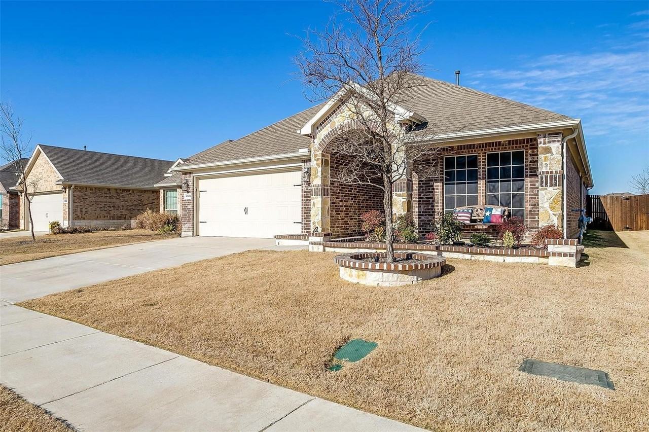 3309 Comal Dr - Photo 2 of 20