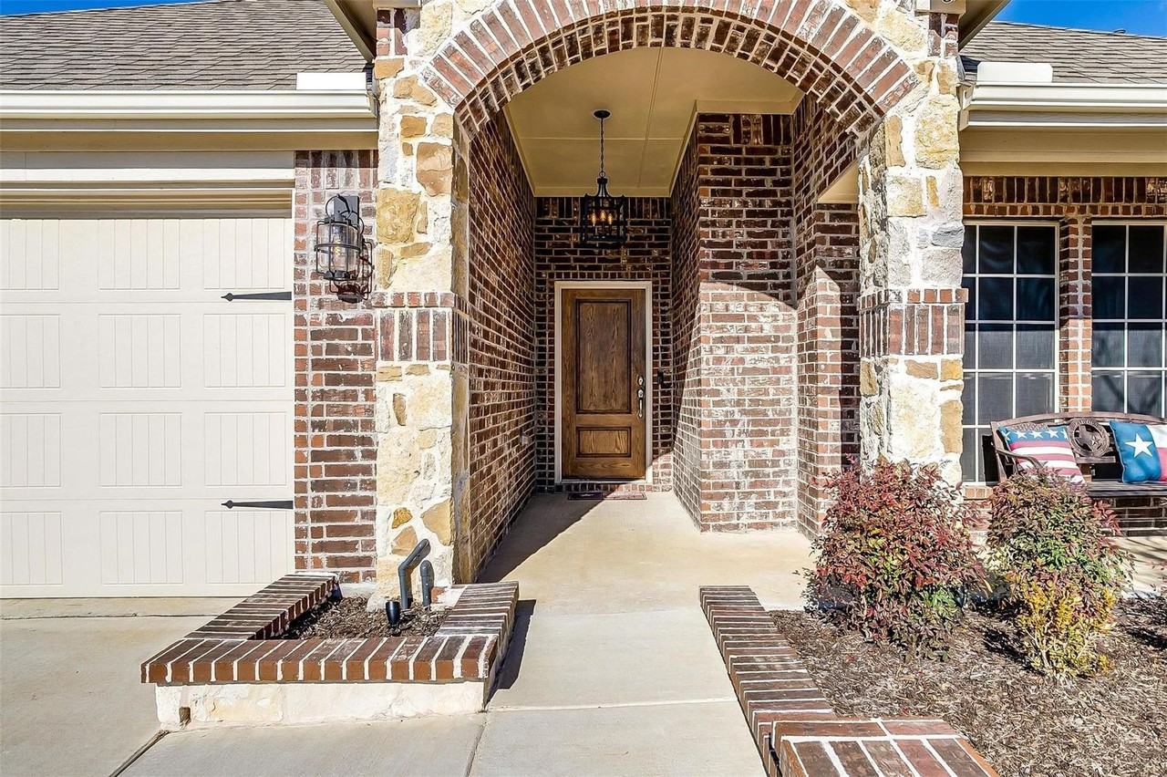 3309 Comal Dr - Photo 3 of 20
