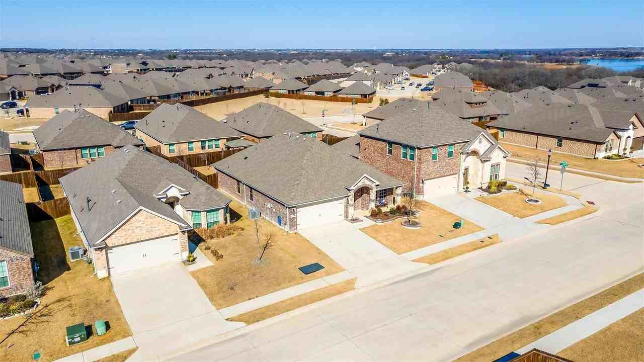3309 Comal Dr - Photo 4 of 20