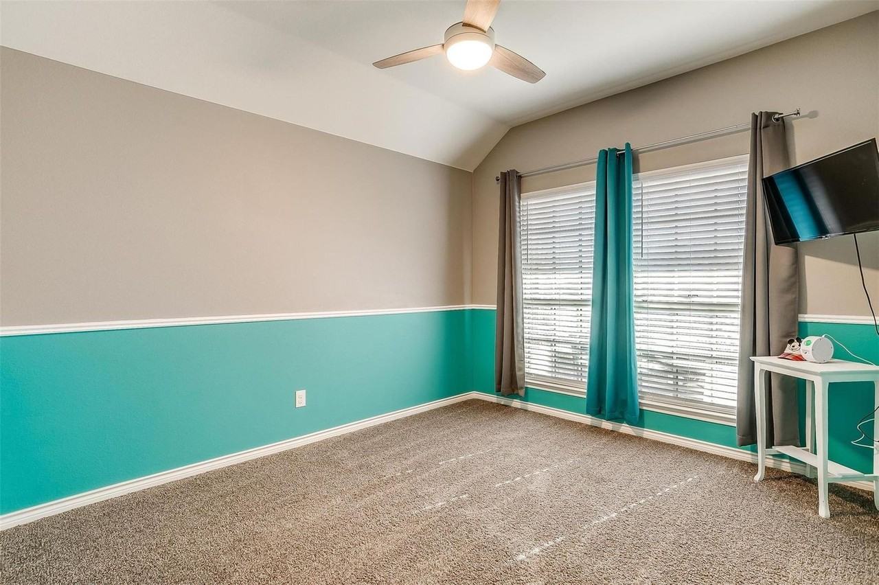3309 Comal Dr - Photo 5 of 20