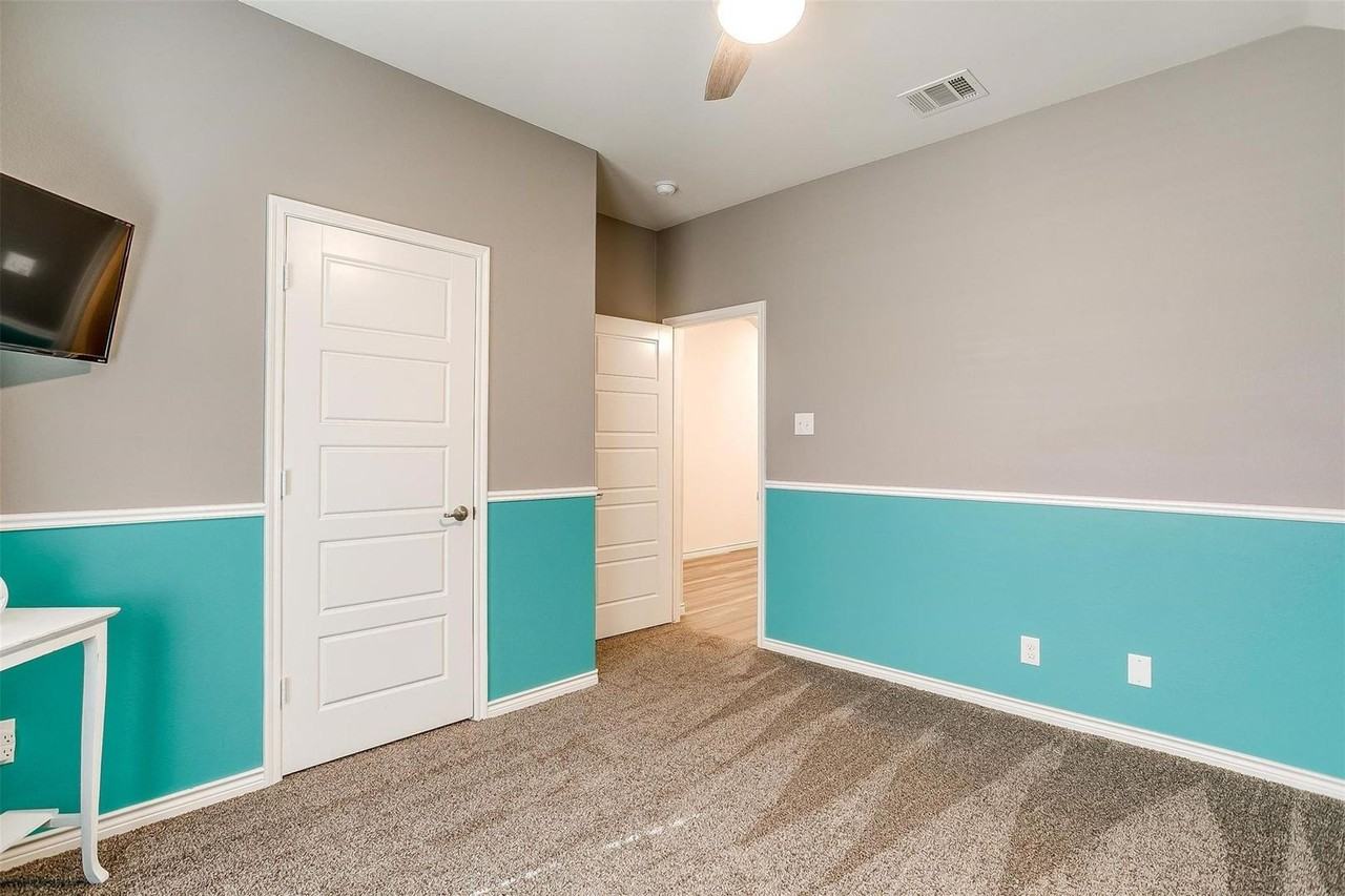 3309 Comal Dr - Photo 7 of 20