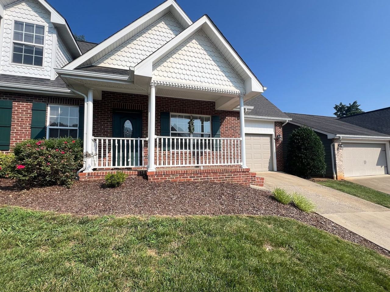 30 Hiddenbrook Ln - Photo 2 of 36