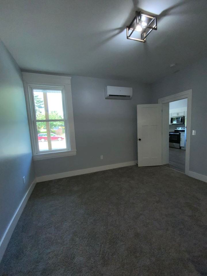 557 UNION STREET - Photo 4 of 25