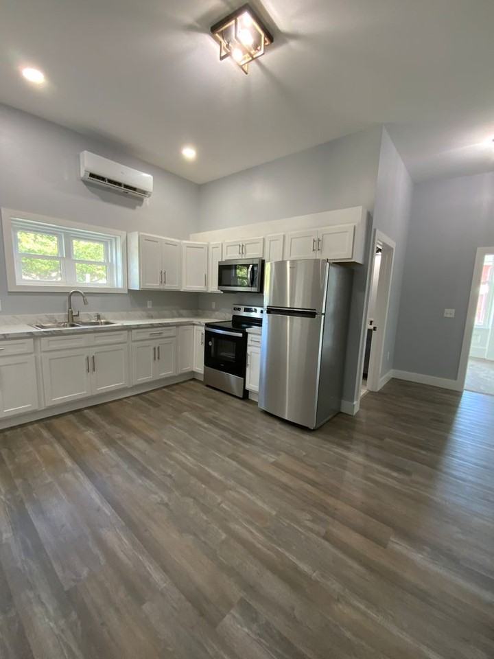 557 UNION STREET - Photo 6 of 25