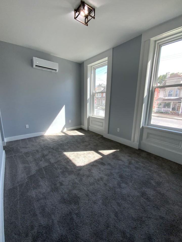 557 UNION STREET - Photo 7 of 25