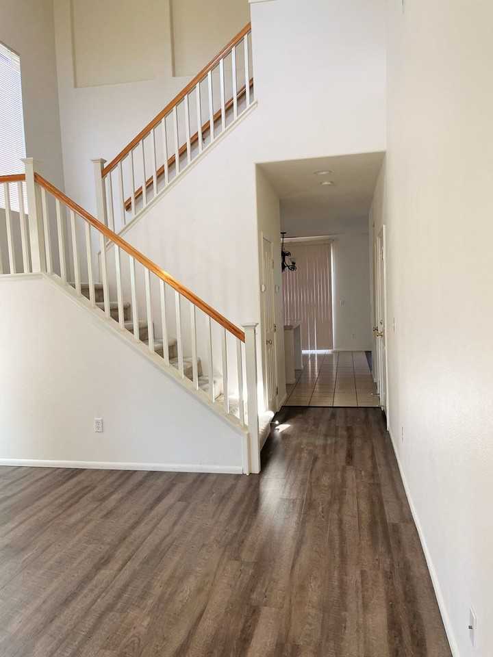 460 Penhow Cir - Photo 3 of 18