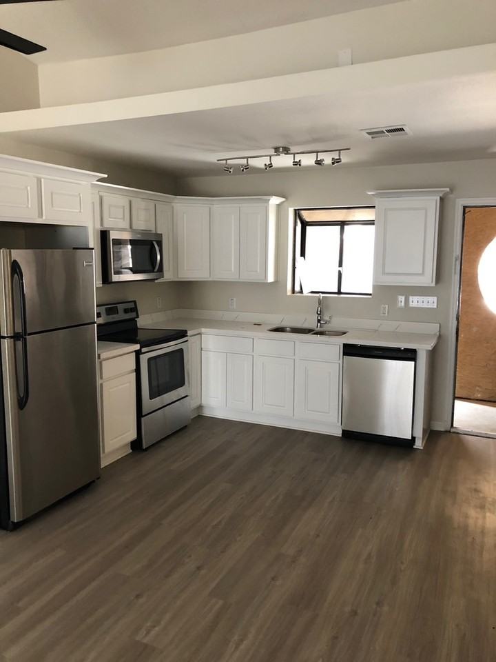 3037 North 24th Drive - Photo 2 of 9