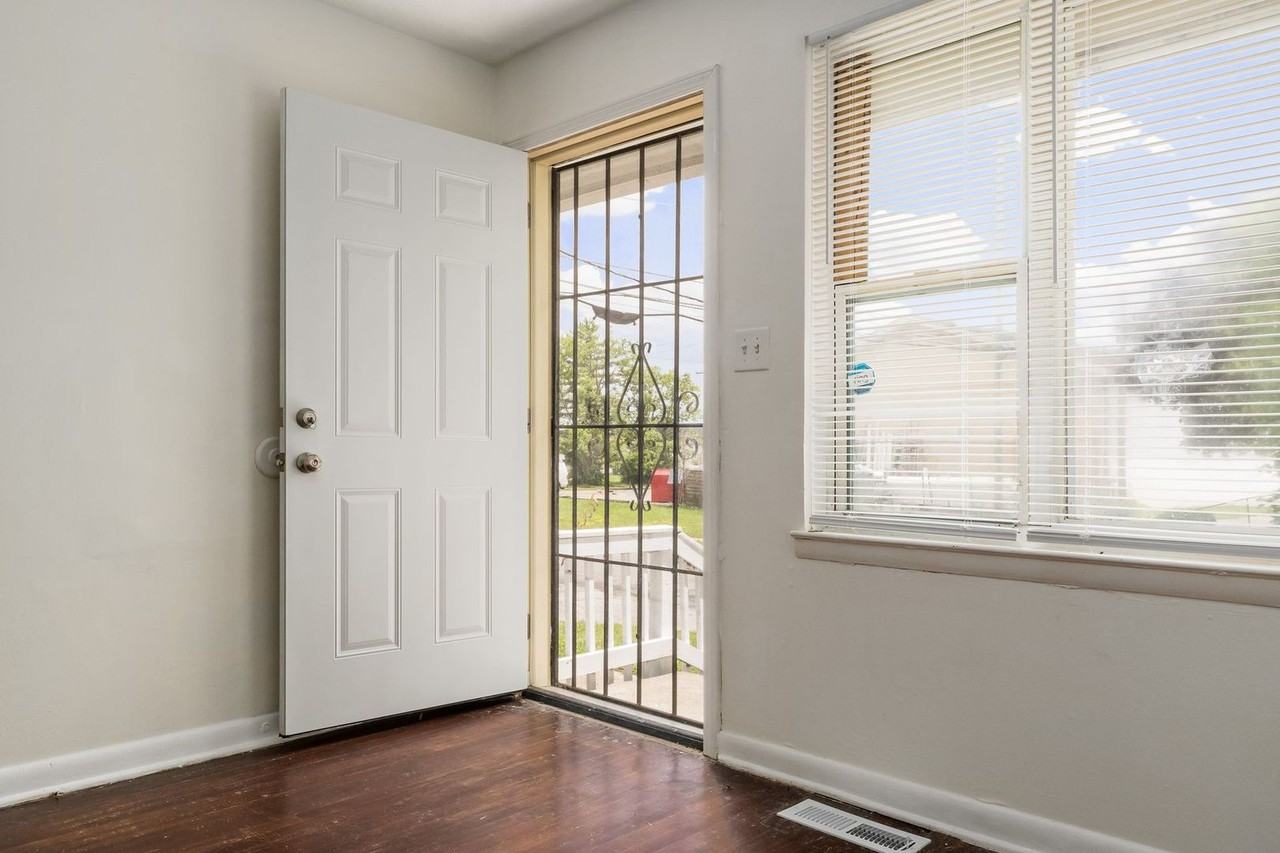 1726 E Blake Ave - Photo 3 of 29