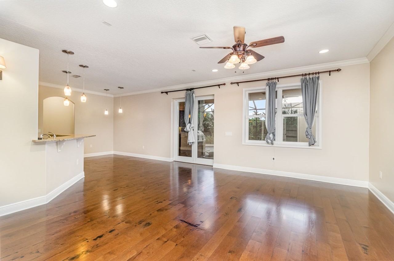 113 Palm Cir - Photo 2 of 16