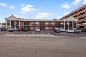 featured image of 405 Dunwoody St #13