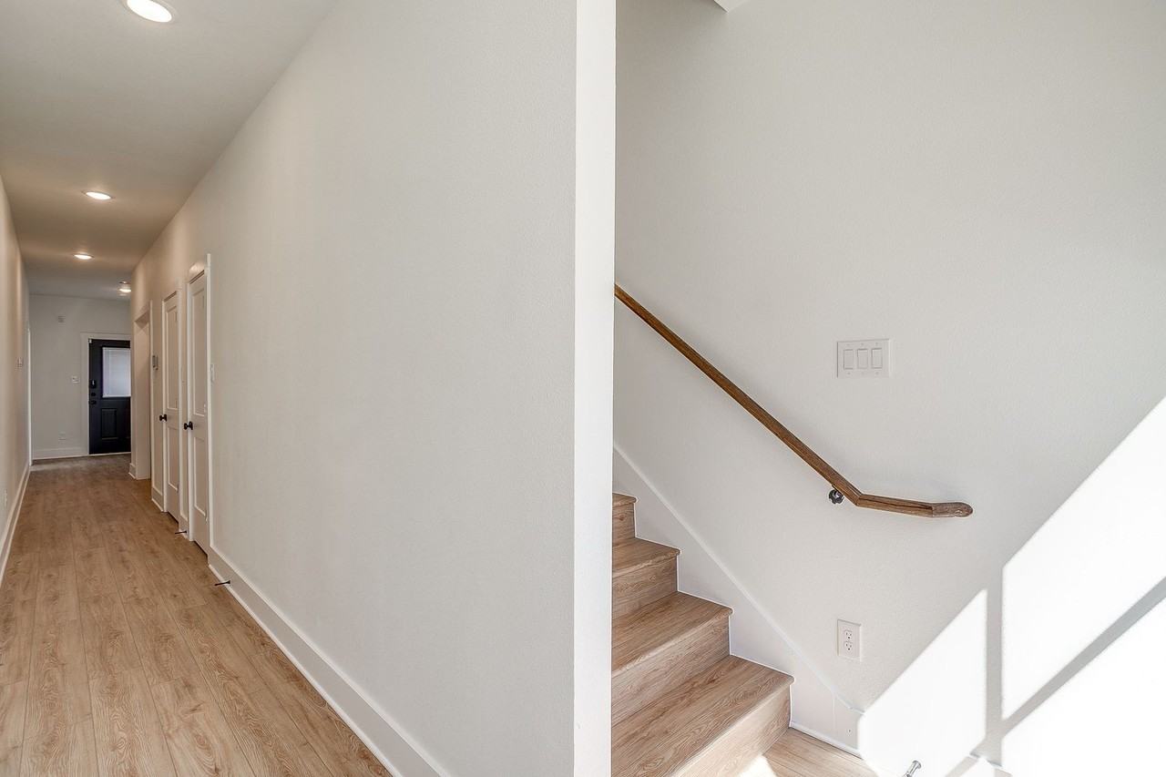 2320 Benbrook Blvd - Photo 5 of 44