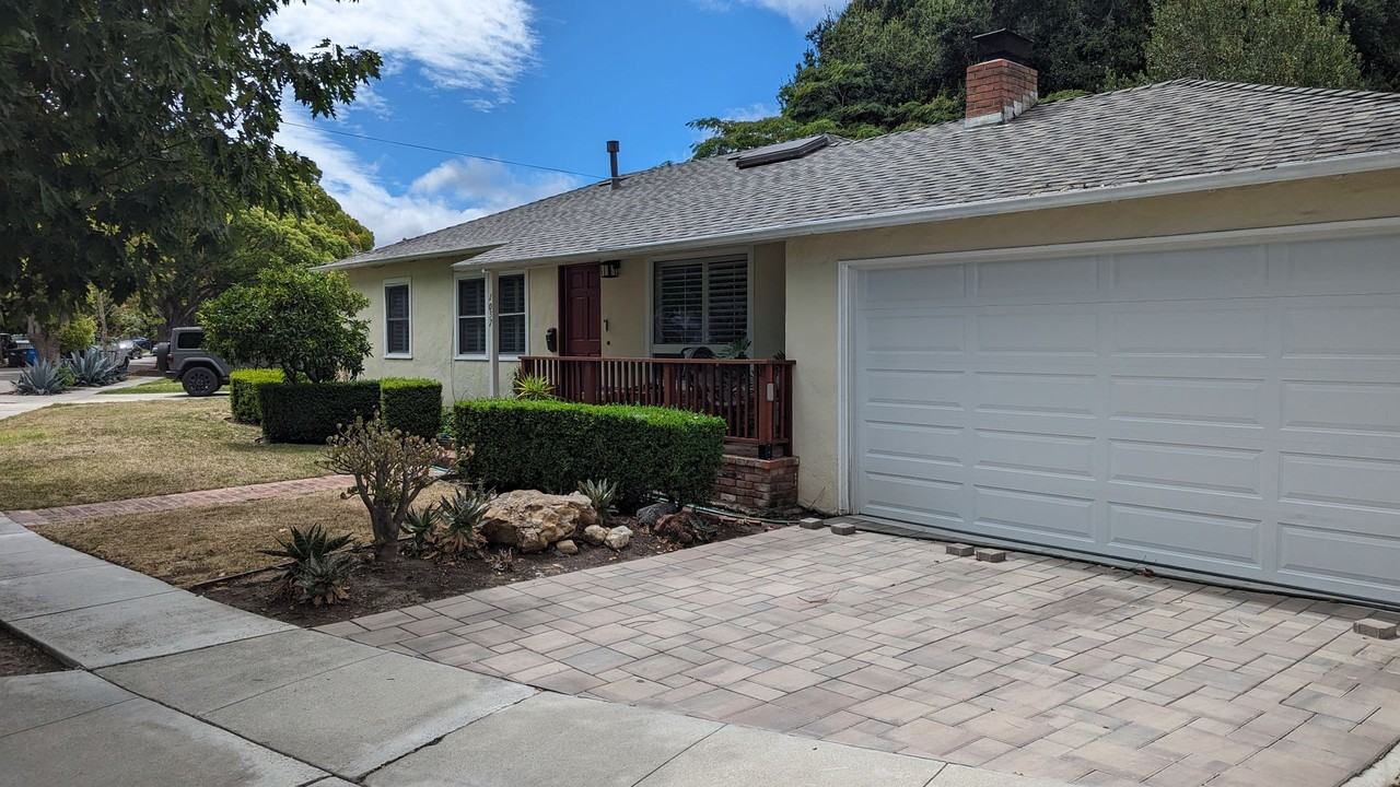 1057 Sonoma Ave - Photo 3 of 24