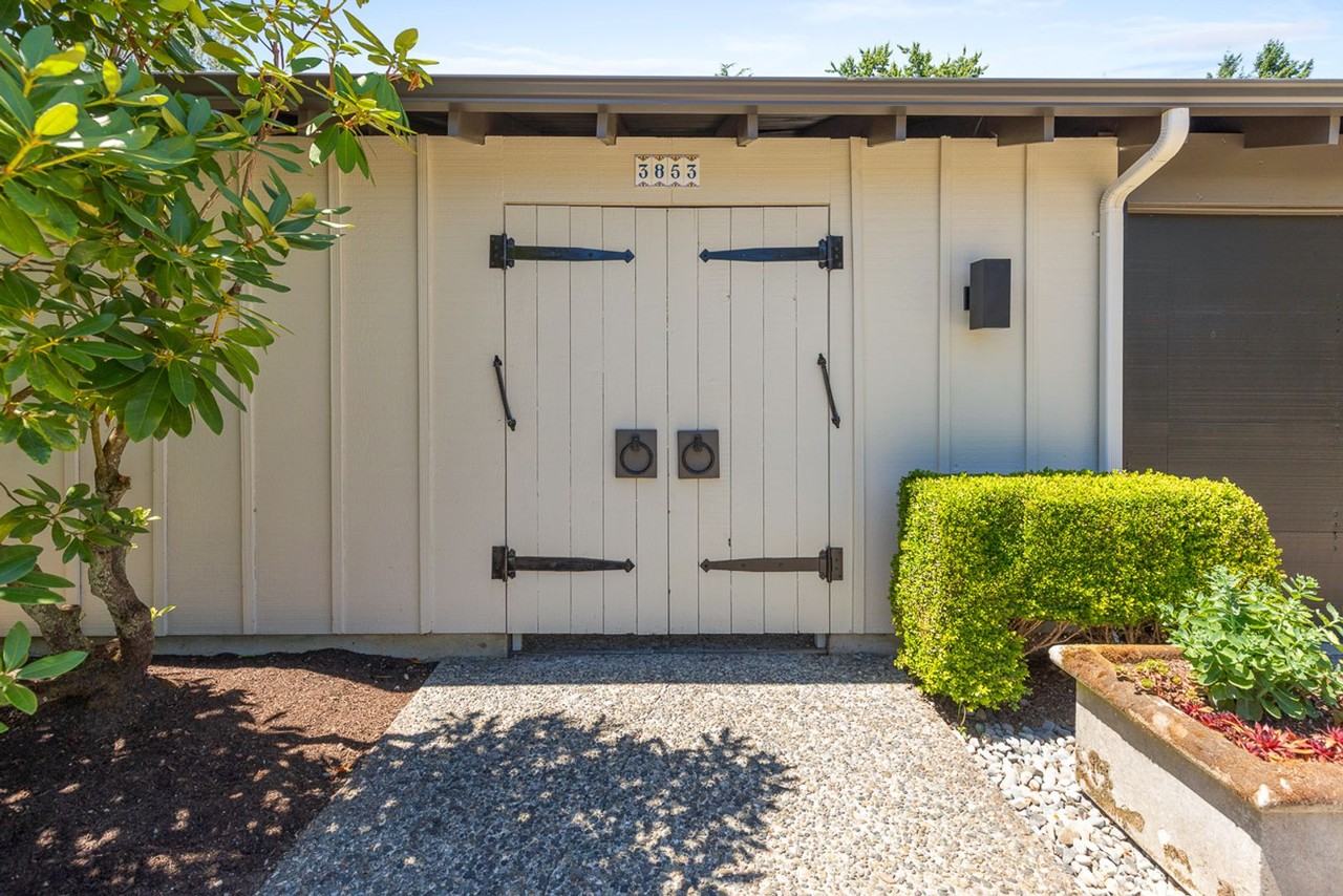 3853 81st Ave Se - Photo 3 of 44