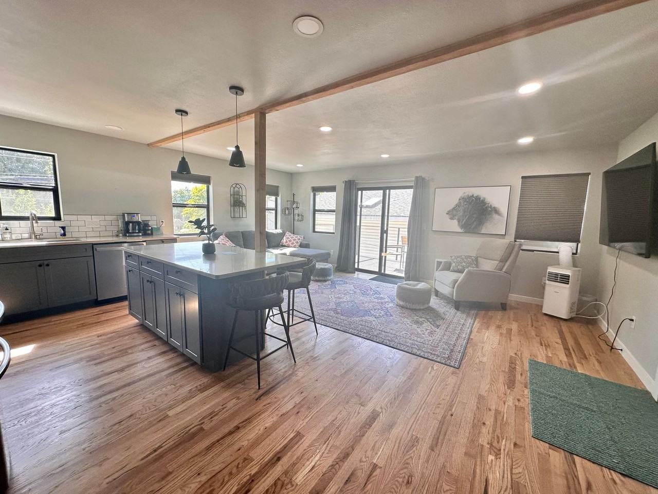 214 N Polk St - Photo 5 of 6