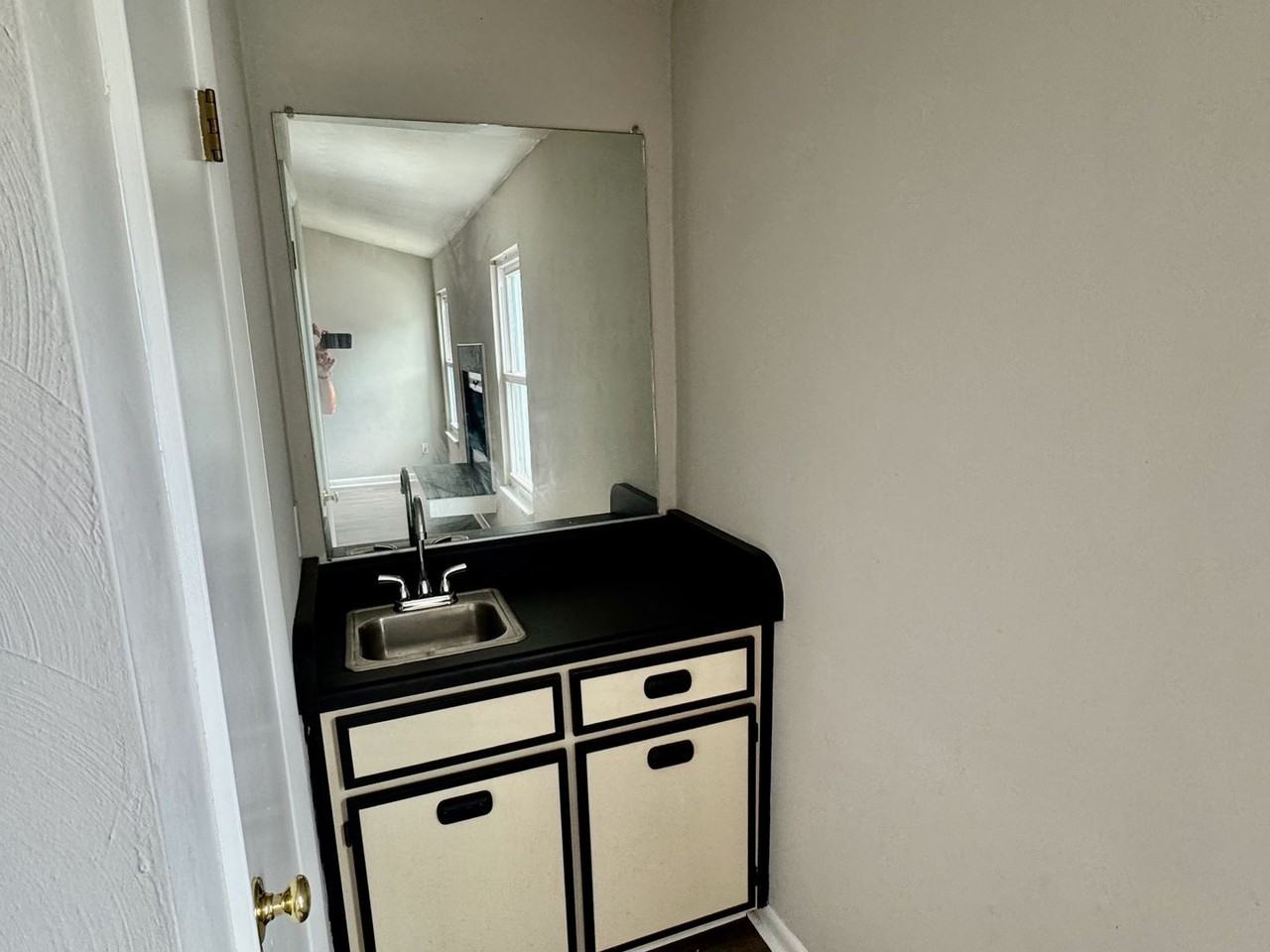 2132 Point Hollow Ct - Photo 6 of 10