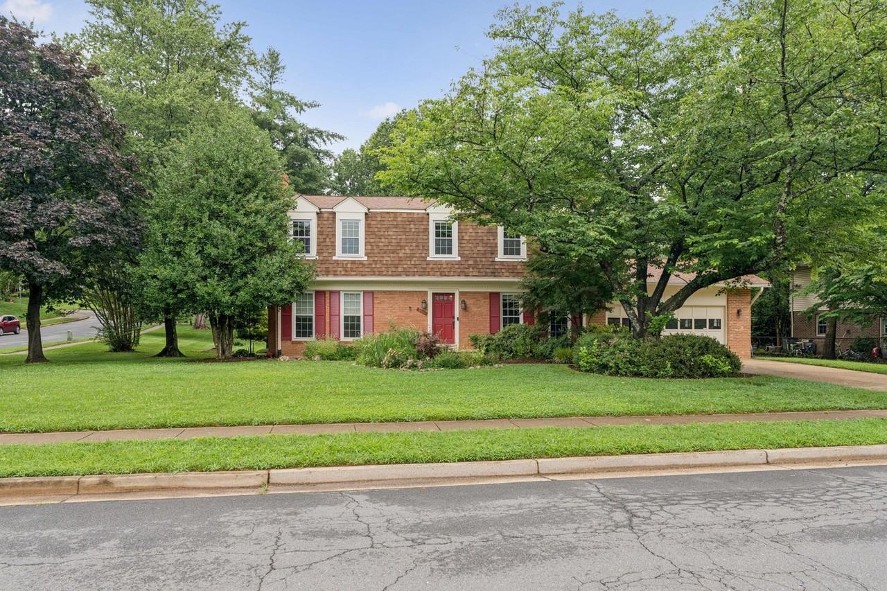 2001 Friendship Ln - Photo 2 of 40