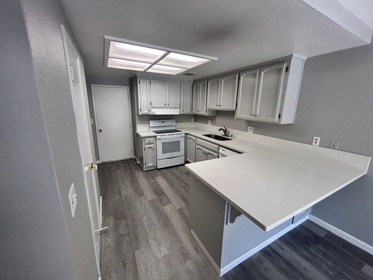 183 Tiffany Cir - Photo 2 of 34