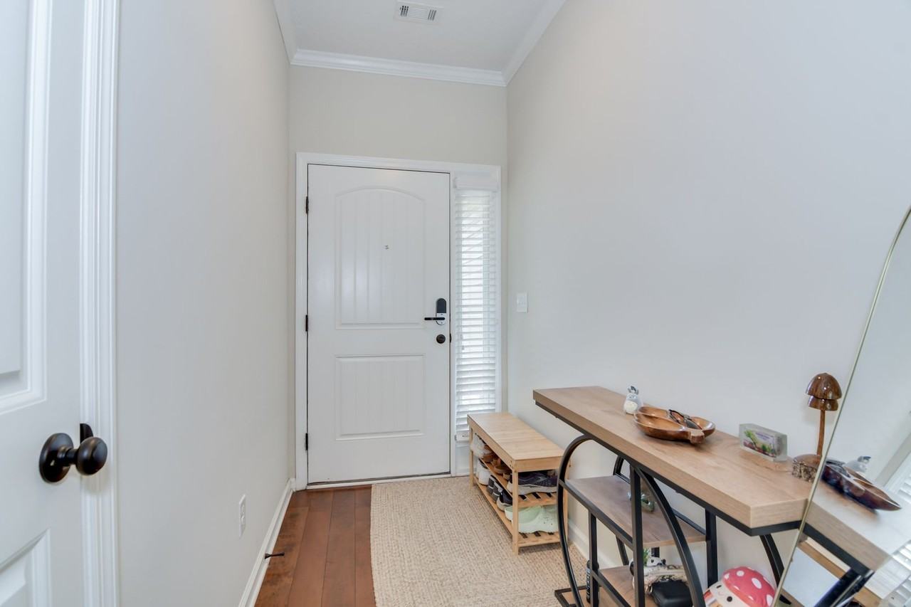 720 Neville St - Photo 5 of 32