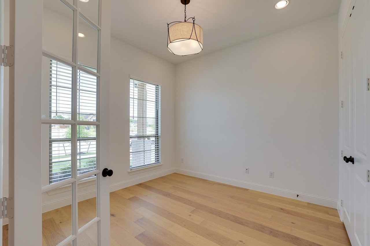 611 Hummingbird Dr - Photo 3 of 18