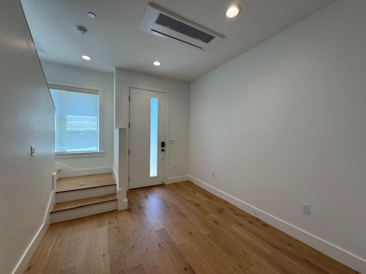 906 Brown Ave - Photo 4 of 40
