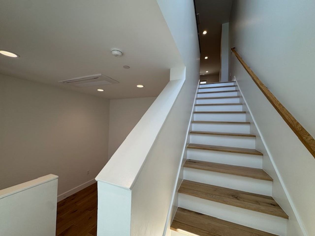 906 Brown Ave - Photo 5 of 40