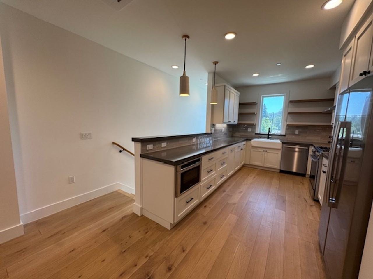 906 Brown Ave - Photo 6 of 40