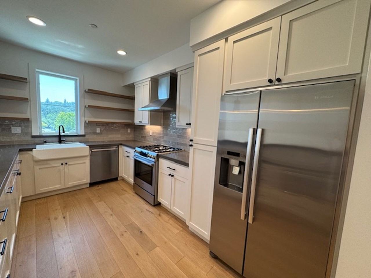 906 Brown Ave - Photo 7 of 40