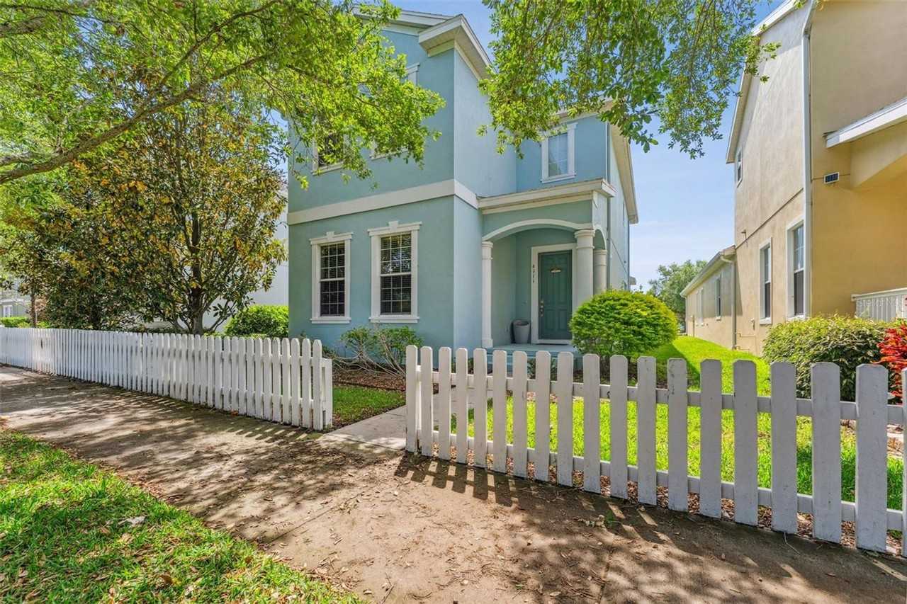 6111 Hadley Commons Drive - Photo 2 of 35