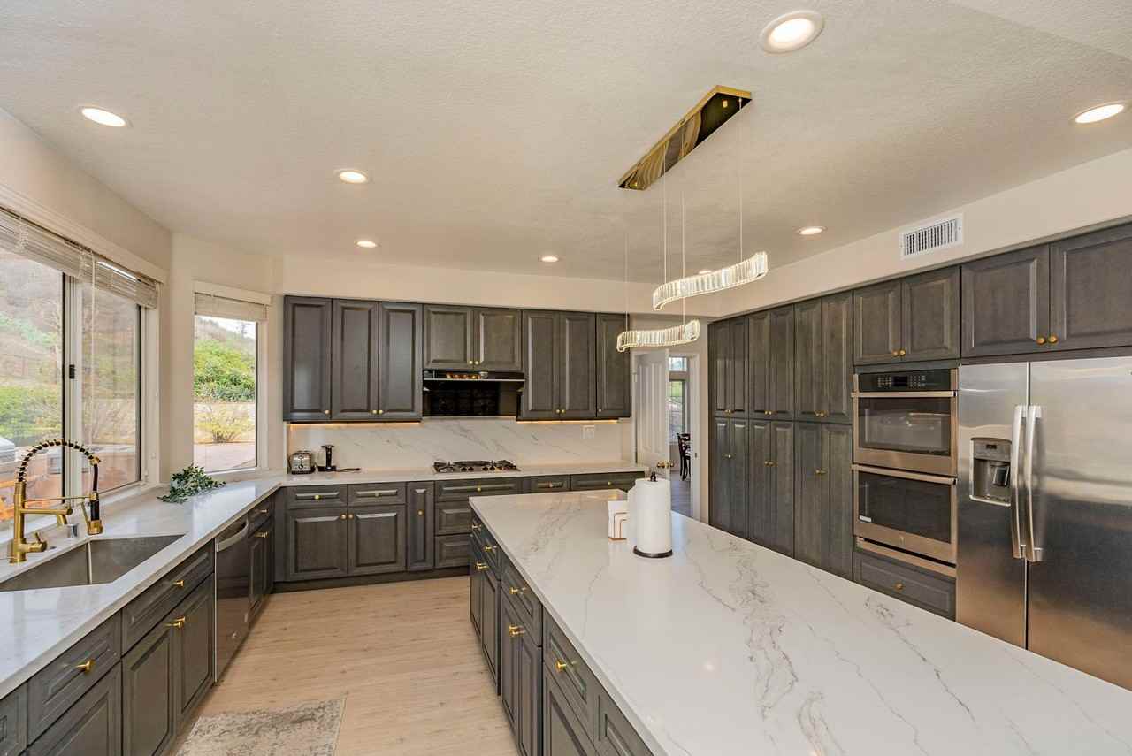 24123 Benfield Pl - Photo 3 of 50