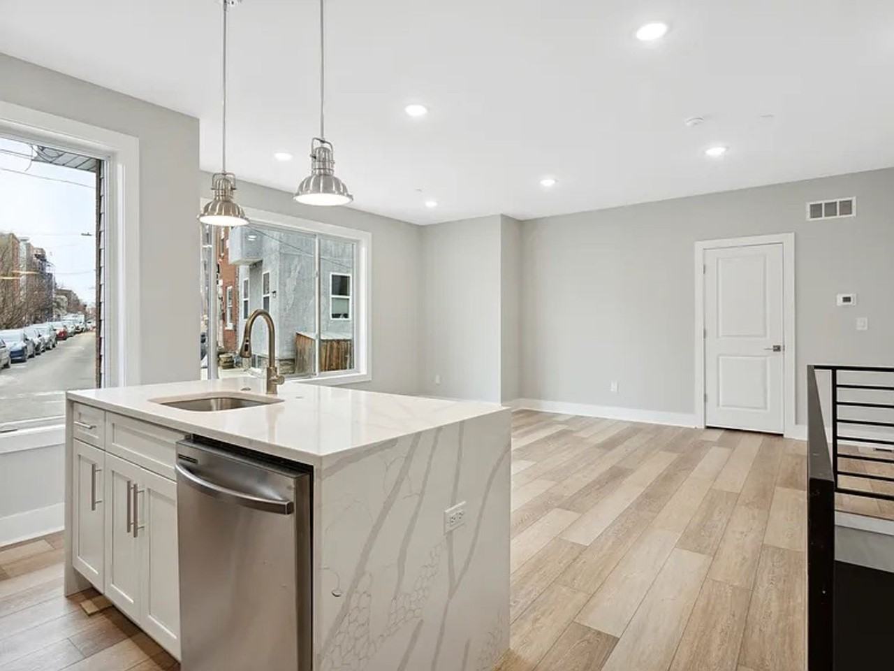 2120 Berges St - Photo 2 of 10