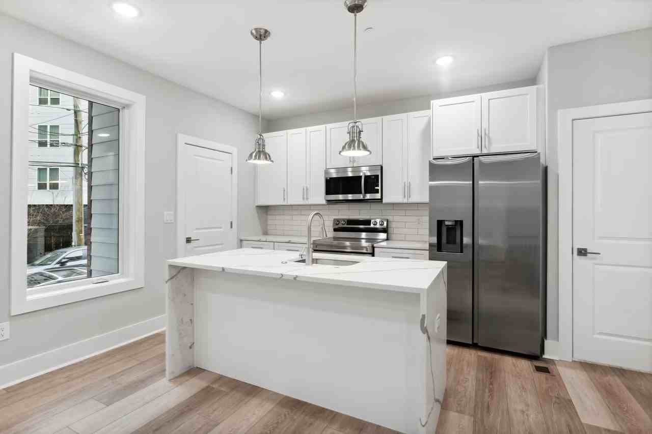 Fishtown Apartment - Photo 2 of 23