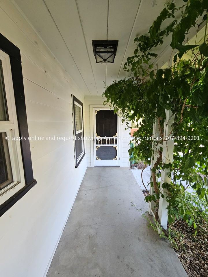 211 N Jefferson St - Photo 3 of 31