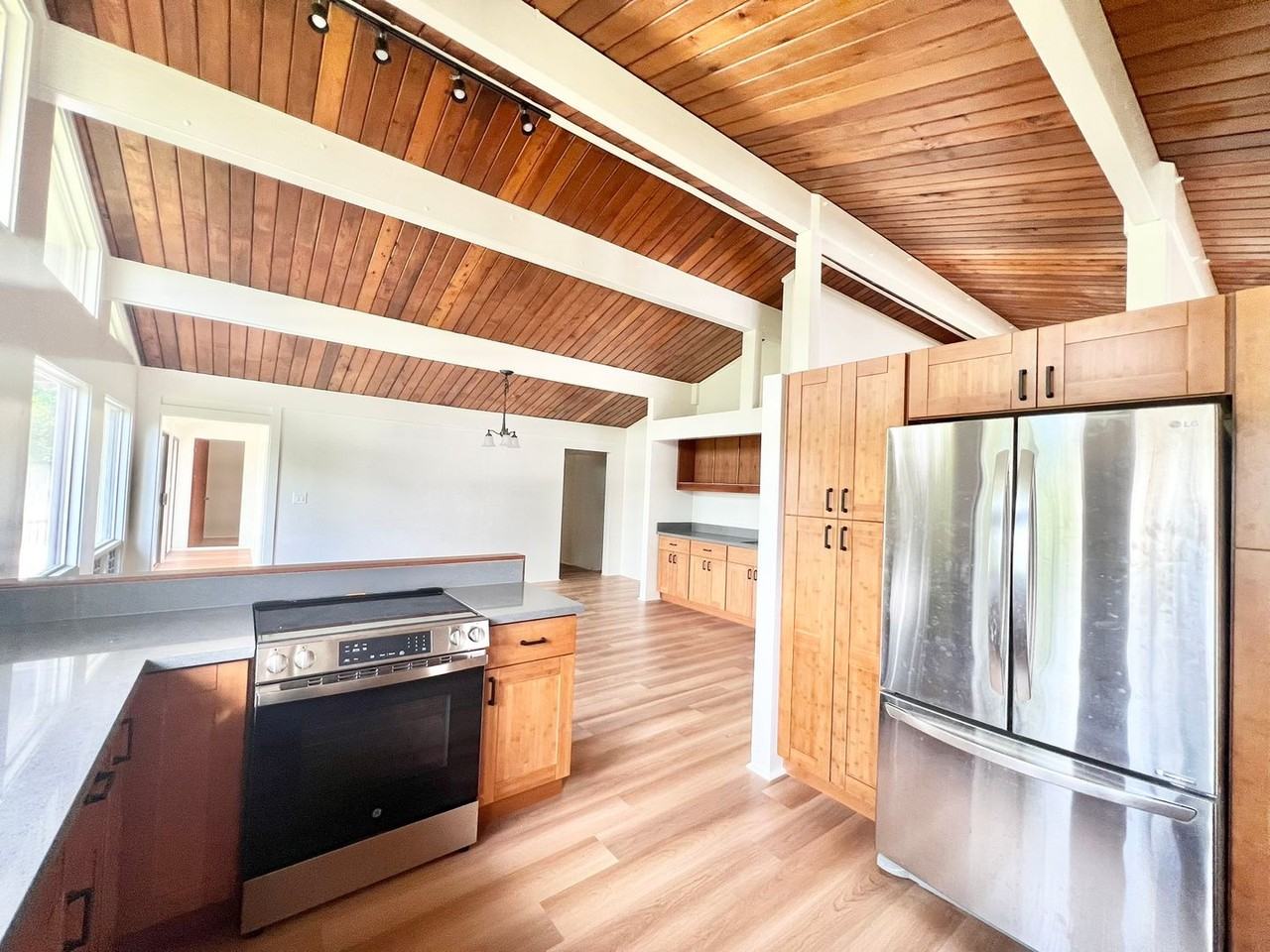 436 Kanoelehua Pl - Photo 2 of 27