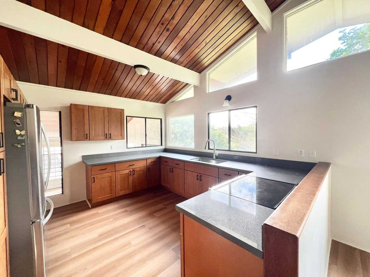 436 Kanoelehua Pl - Photo 3 of 27