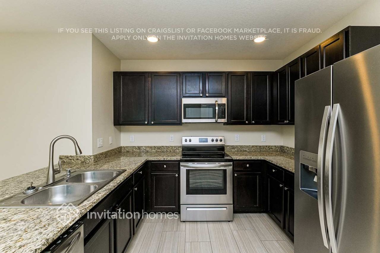 8004 Pelican Reed Cir - Photo 7 of 17