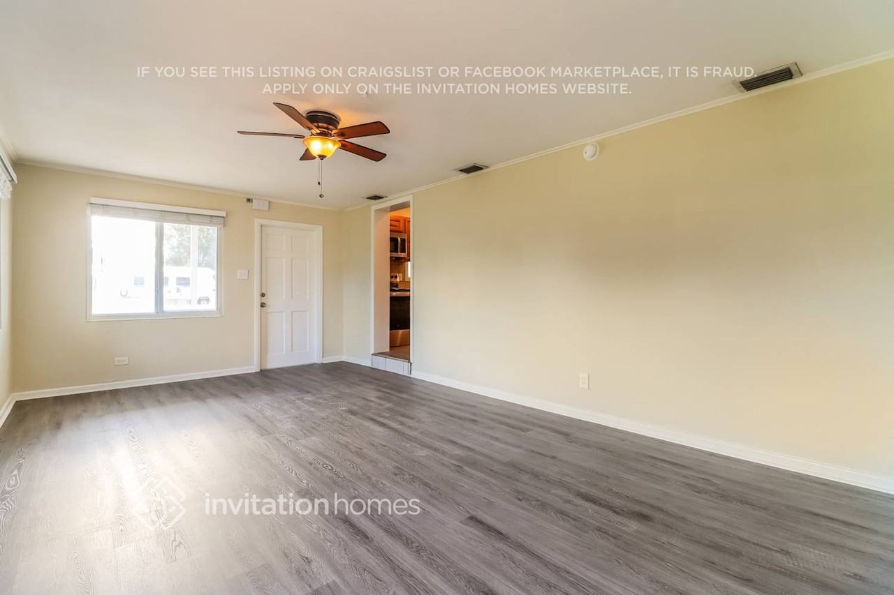 7630 18th St N - Photo 3 of 17