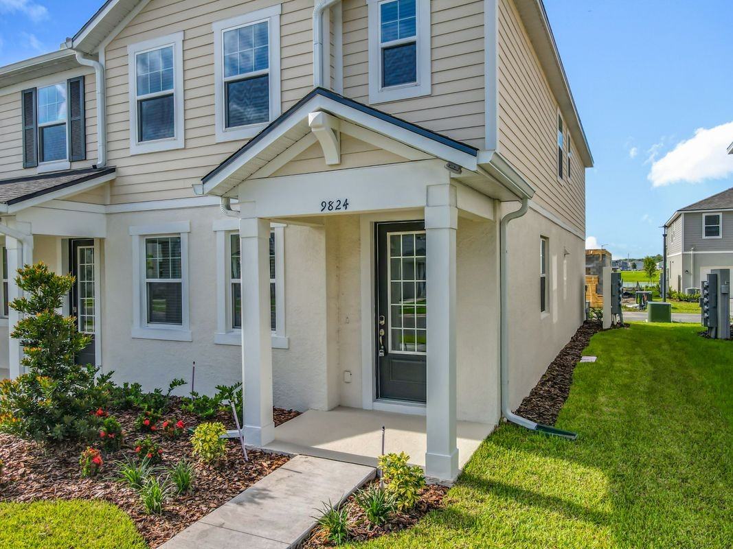 9824 Walkway Dr - Photo 3 of 20