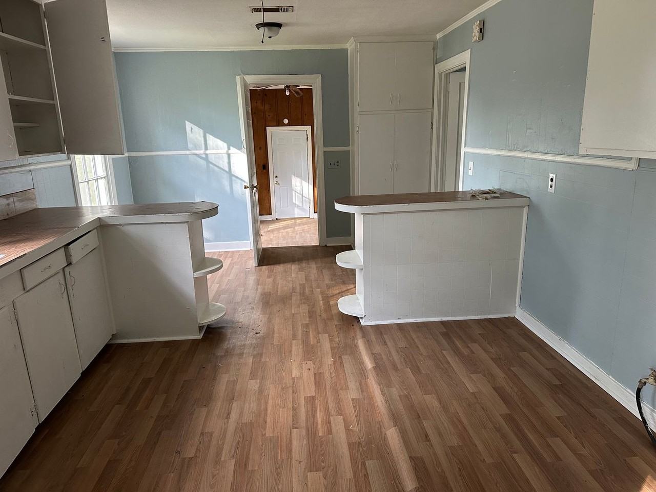 506 Woodbury Road - Photo 2 of 7