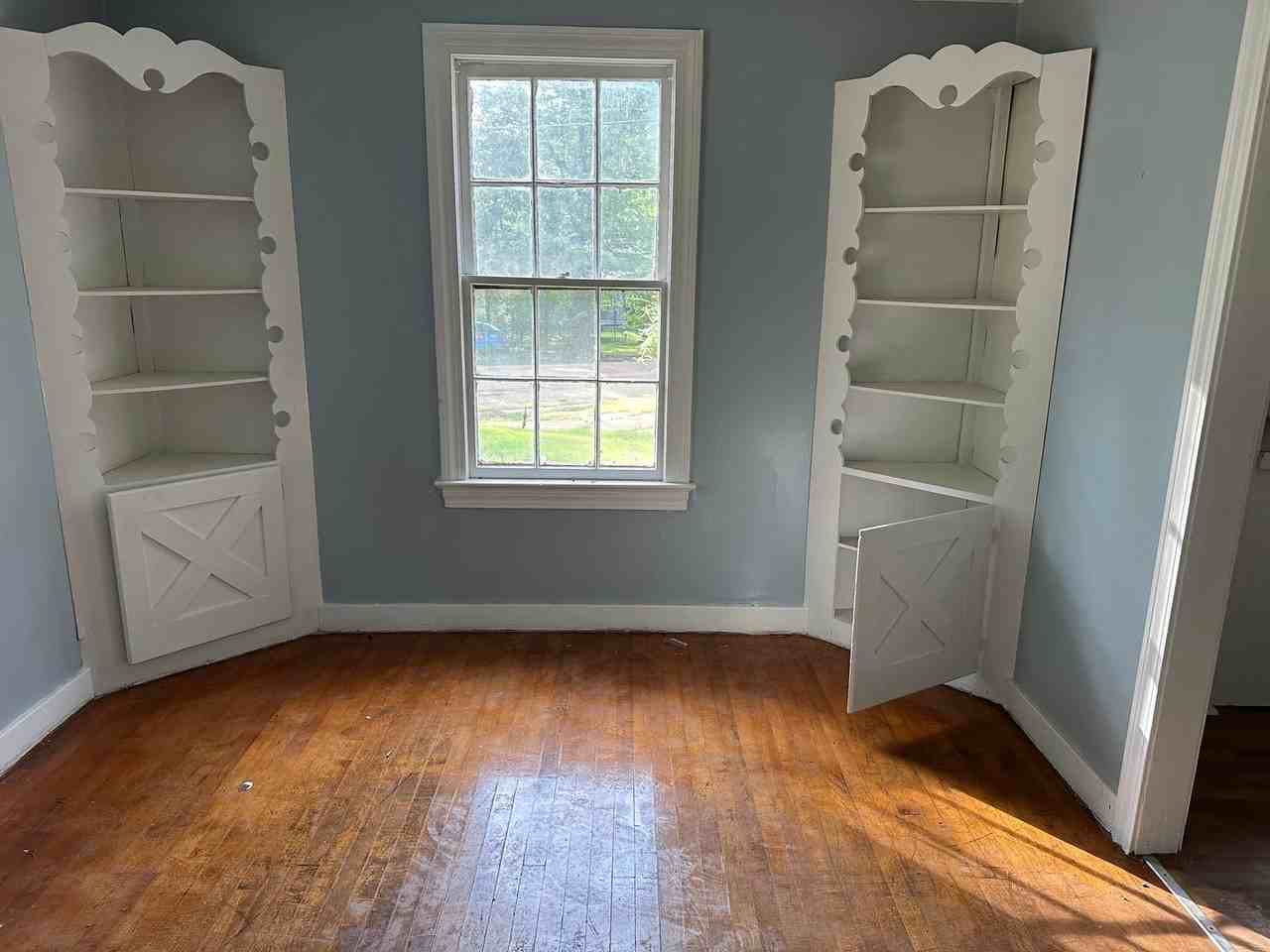 506 Woodbury Road - Photo 3 of 7