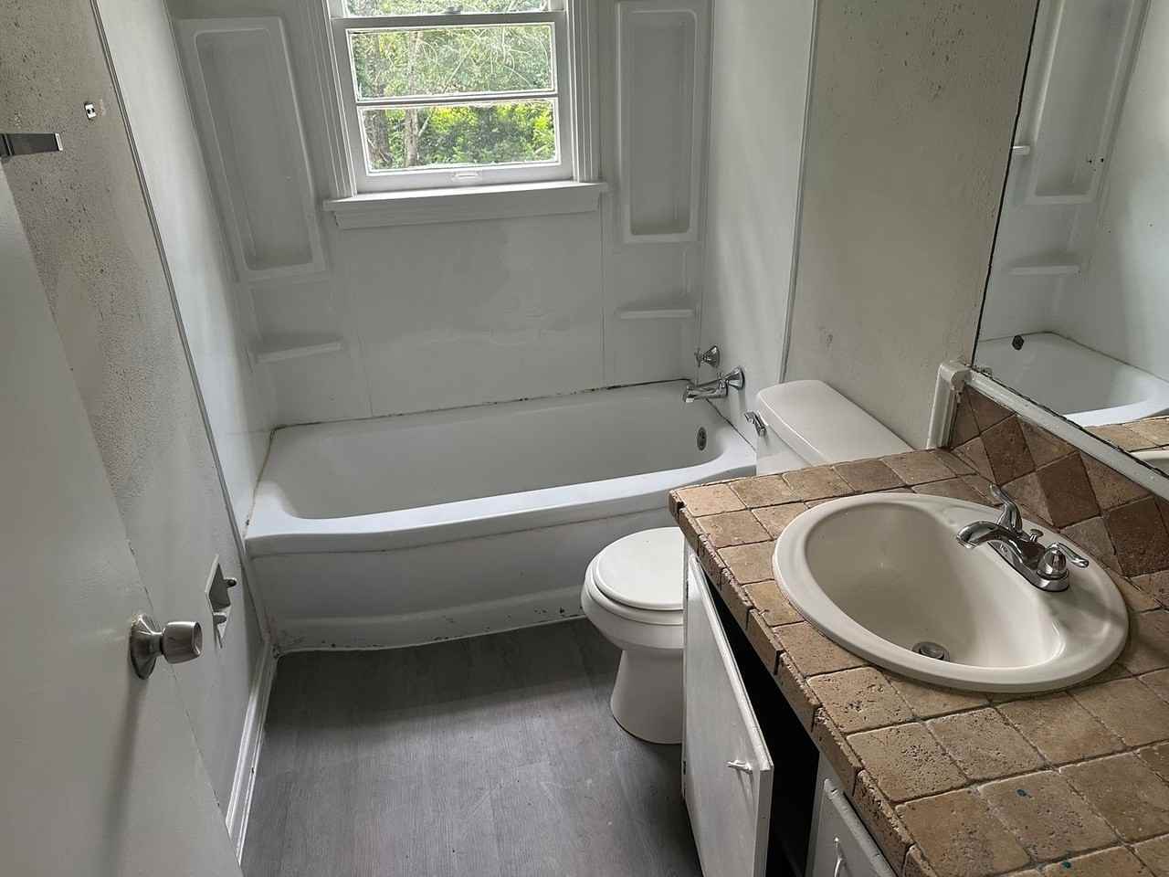 506 Woodbury Road - Photo 4 of 7